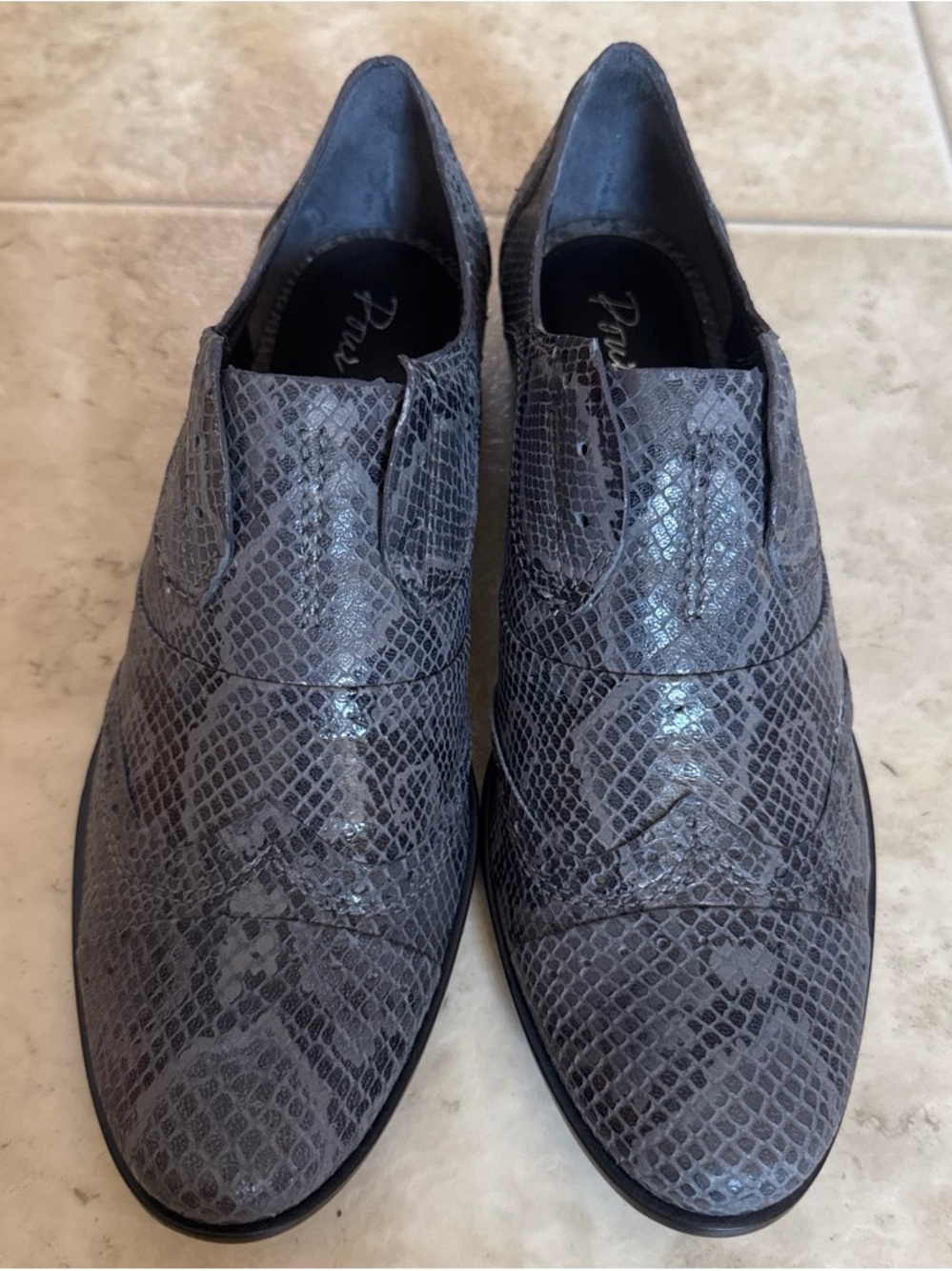 Pour La Victoria black and grey snakeskin print leather loafers